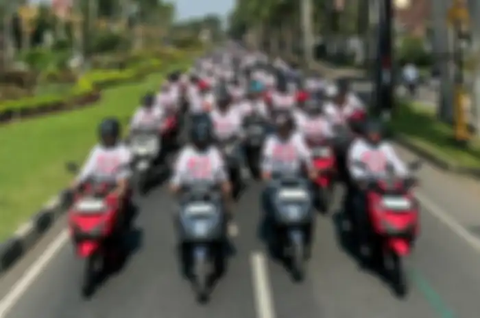 Komunitas VIORI Malang Chapter ikut memeriahkan riding Parade Vario 160 di Kota Malang, Minggu (30/6/2024).