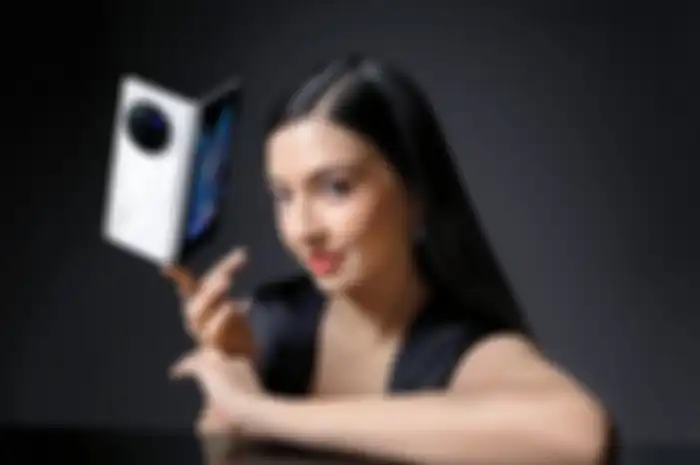 Raline Shah membagikan fitur fitur di vivo X Fold3 Pro yang bisa batnu capai Work Life Balance