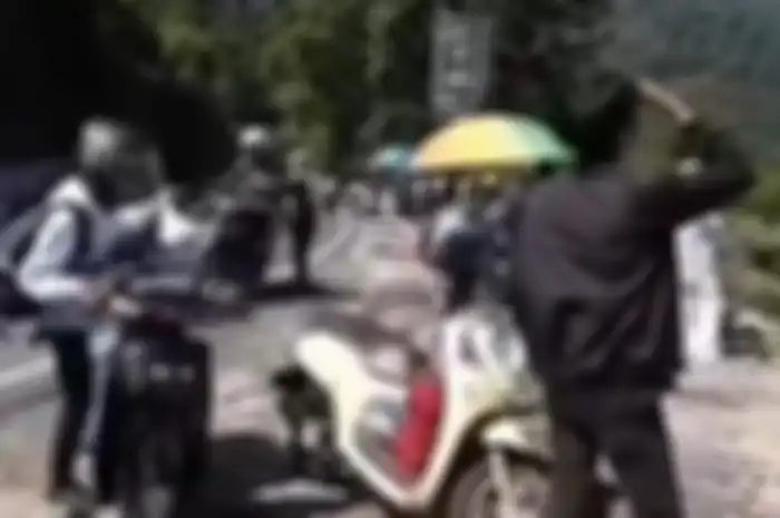 Waspada Pungli Buat Motor di Jalur Puncak Bogor Cuma Berhenti Sejenak Diminta Uang Parkir 