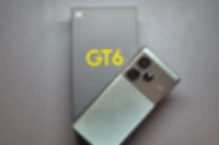 realme GT6 menjadi perangkat smarpthone yang cukup dinantikan karena akhirnya seri flagship realme kembali ke Indonesia