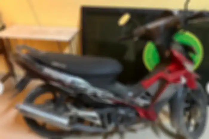 Ada motor murah Honda Supra X kondisi mulus dan irit bensin, per liter bisa berlari sejauh 61 kilometer.