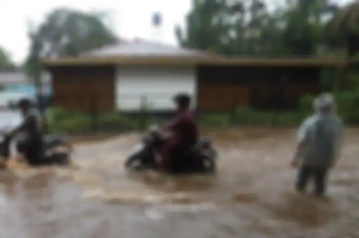 Foto Ilustrasi: Bikers Waspada Jakarta Hujan Deras Sabtu 6 Juli Beberapa Daerah Sudah Muncul Banjir 