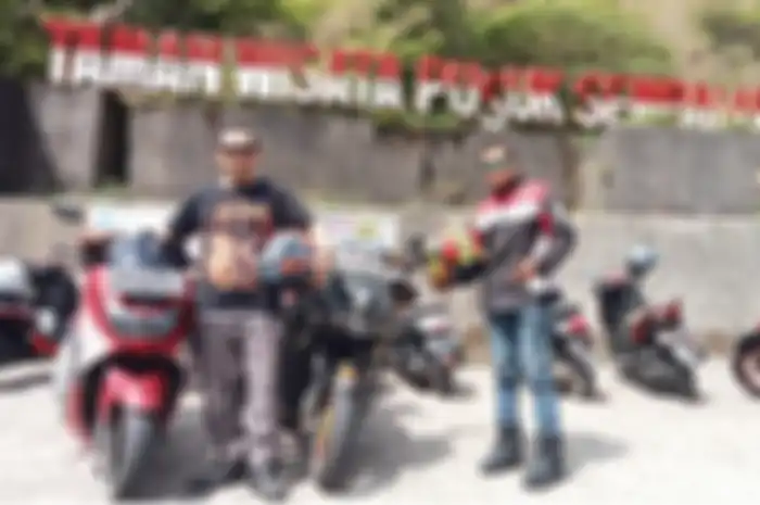 Hernadi bersama Pakde Sutarno Tendik dari UPN Veteran Jakarta melakukan touring ke Lombok.  