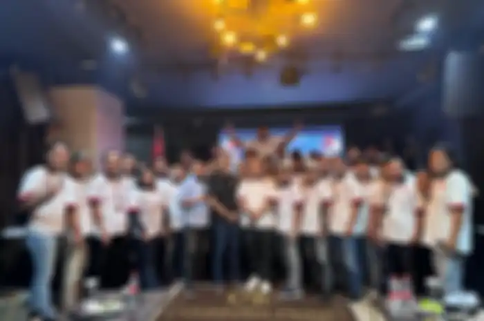 Para anggota komunitas motor YRKI setelah rakernas 2024.
