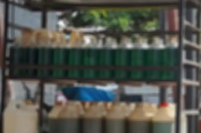 Foto ilustrasi bensin eceran. Begini perjuangan penjual Pertalite di Ende.