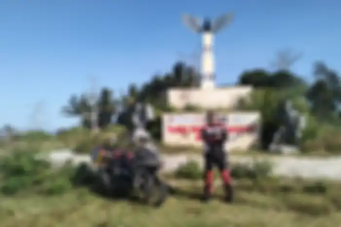 Pakde Sutarno atau Tarnonator sukses solo touring ke Lombok, Nusa Tenggara Barat.