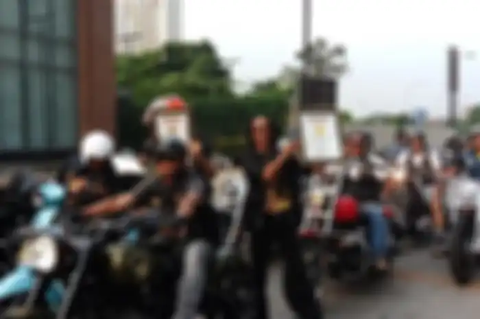 Blak-blakan pelawak senior Mandra mengaku pernah koleksi 18 Harley-Davidson sekarang tinggal kenangan.
