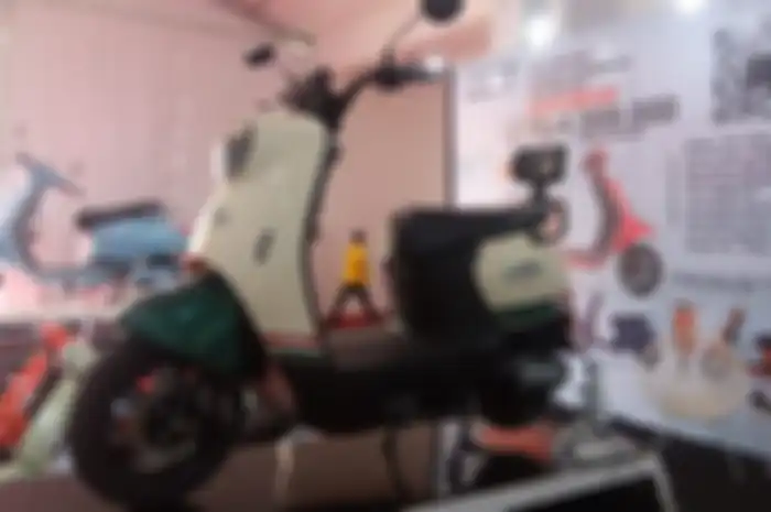 ZPT Nimbuzz motor listrik murah di GIIAS 2024 cuma Rp 2,9 jutaan syarat pembelian siapkan KTP.