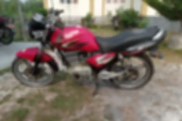 Suzuki Thunder jadi motor murah buka harga Rp 4 jutaan di Kapuas, bisa tampung Pertalite sebanyak ini.