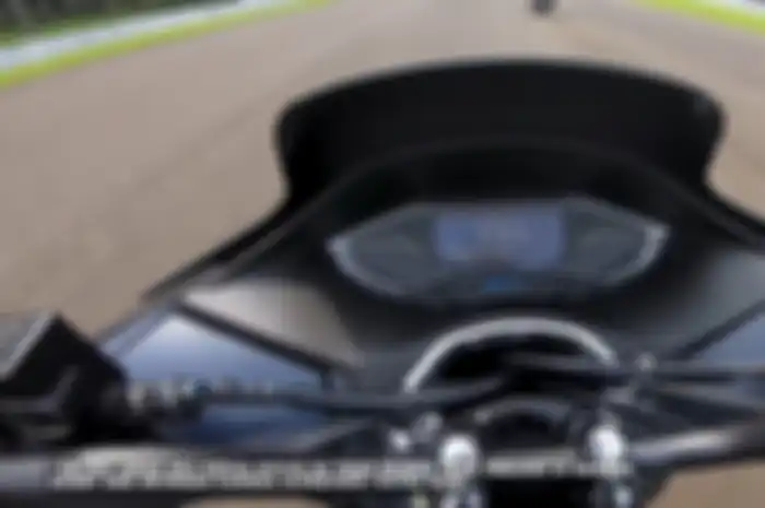 Yamaha NMAX 'Turbo' unggul dari awal hingga akhir saat adu drag di sirkuit