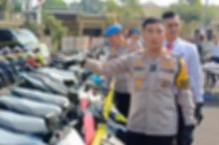 Terbongkar ribuan motor diselundupkan lewat laut ke Afrika selatan modus bawa kabur motor kredit. 