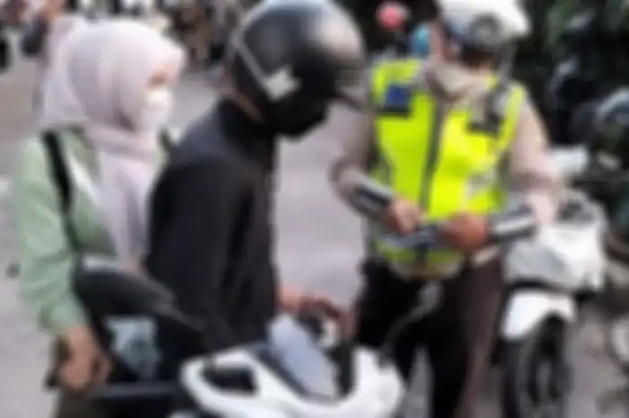 Razia besar-besaran Operasi Patuh Jaya, polisi tindak pemotor yang melanggar.