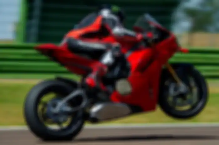 Ducati Panigale V4 2024 pakai swingarm ganda baru