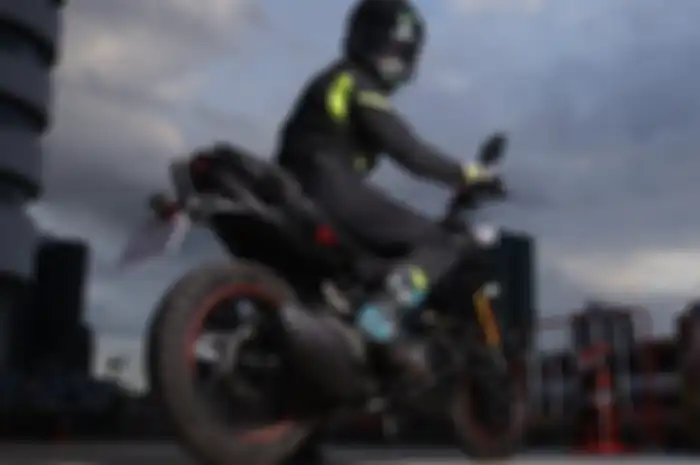 Pengereman belakang motor baru Hero Xtreme 160R 4V 2025 sudah ABS.