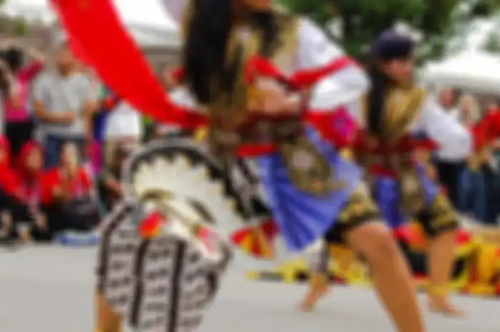 Kuda lumping, kuda bambu yang doyan makan beling. Tak afdal bila tak ada pawang.