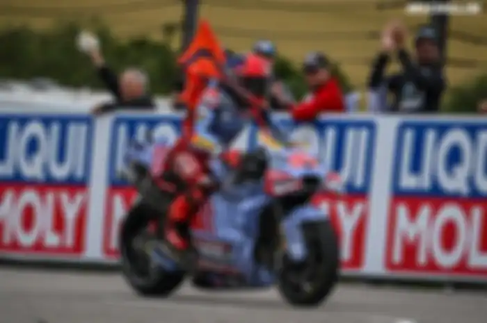  fans Marc Marquez jangan sedih kalau junjungannya dibilang raja jatuh musim ini. 