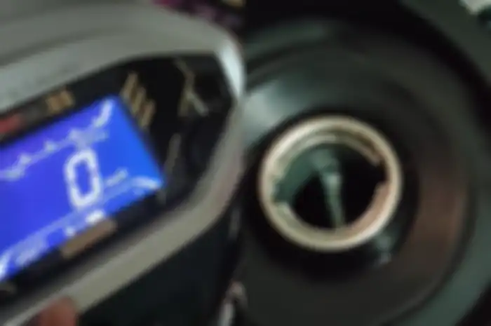 Honda Stylo 160 baru jalan 903 kilometer muncul karat di area tangki bensin.
