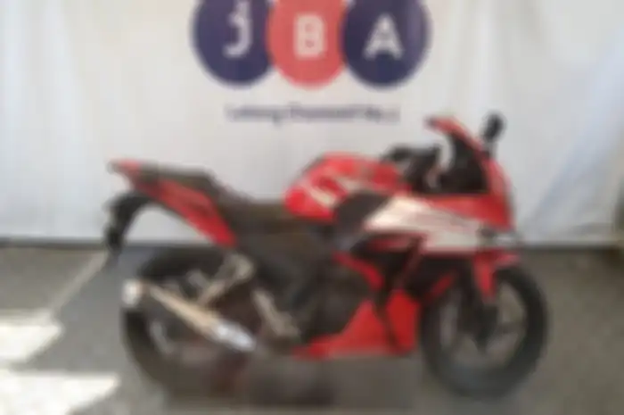 Tampak motor murah Honda CBR150R di Jakarta yang lengkap surat-suratnya.