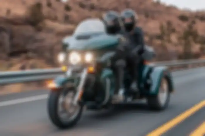 Ilustrasi Harley-Davidson model trike yaitu Tri-Glide Ultra