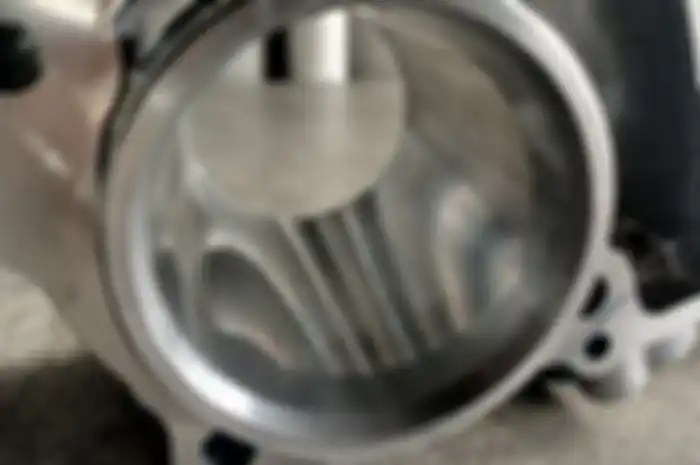 Boring atau liner motor matic Yamaha kini seperti kaca halus sekali