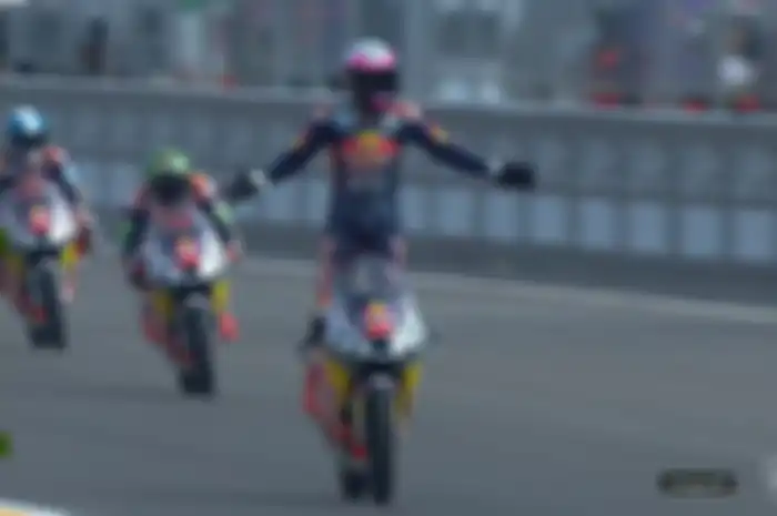 Alvaro Carpe juara Race 1 Red Bull Rookies di Sirkuit Aragon, Sabtu (31/8/2024). 