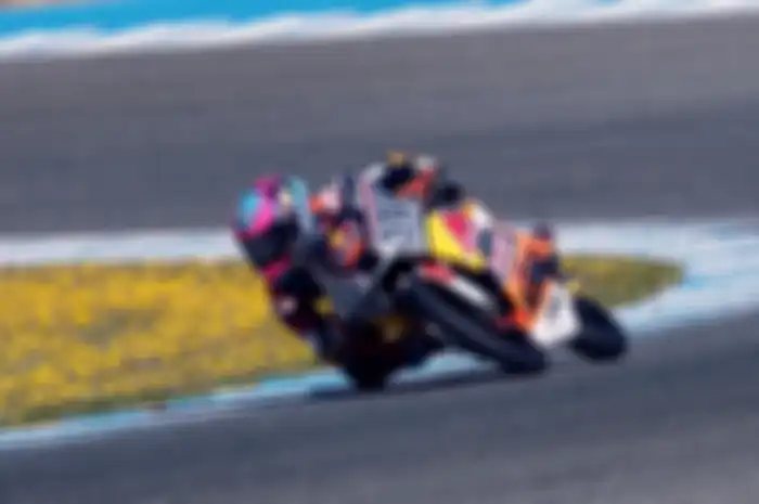 Pembalap Indonesia Veda Ega Pratama di kejuaraan Red Bull Rookies Cup 2024 (11/4/2024).