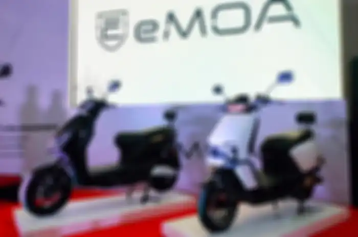 Motor listrik eMOA E2 (kiri) dan E1 (kanan)