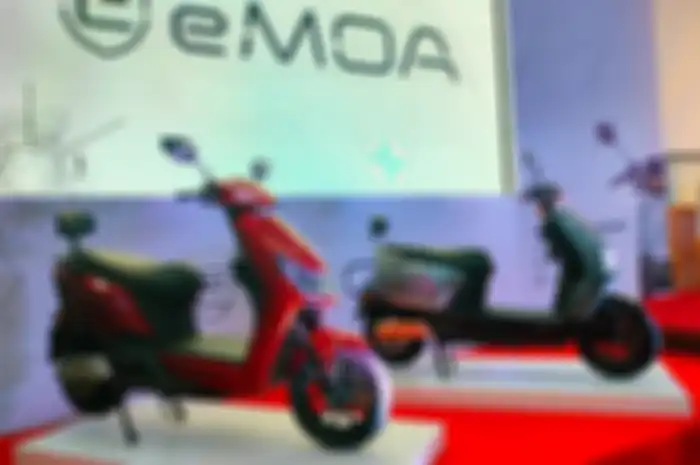 eMOA E2 warna merah terlihat futuristis