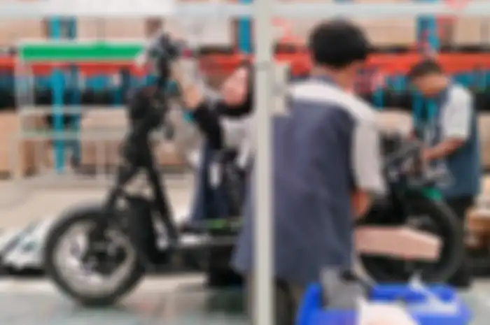 Proses perakitan motor listrik eMOA E1