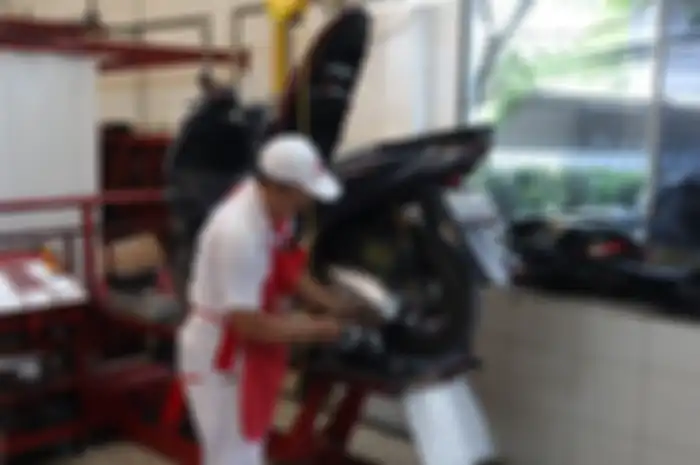 Foto ilustrasi servis lengkap di AHASS, lagi ada promo nih.