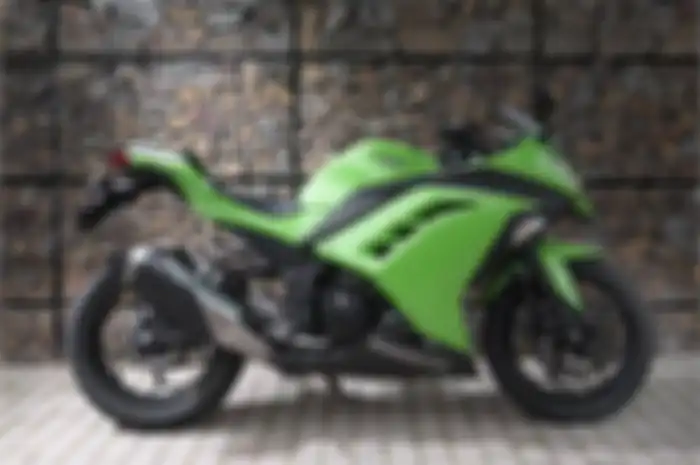 Kawasaki Ninja 300 desain serupa Ninja 250 FI old masih dijual di Brasil.