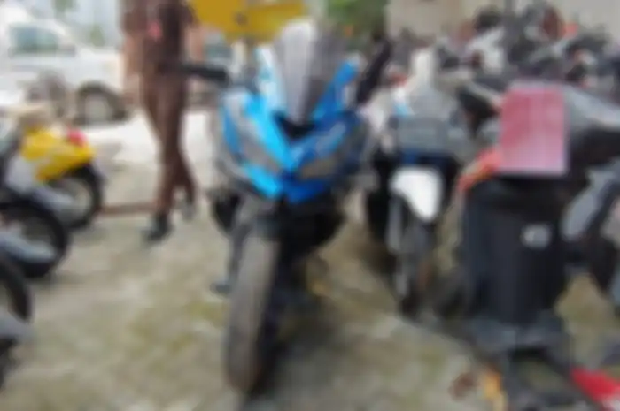 Motor murah Kawasaki Ninja ZX-25R dilelang di Jakarta.