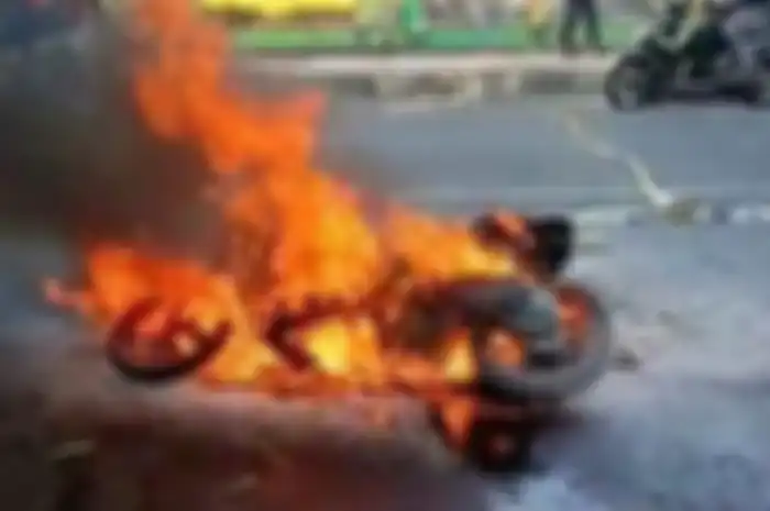 Foto Ilustrasi: Motor bekas Kawasaki Ninja yang baru saja dibayar pembelinya malah terbakar hebat di daerah Ciledug, Tangerang.