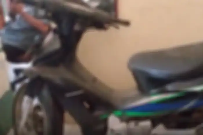 Motor Honda Kharisma 125D dikenal bandel dan bensinnya super irit, buka harga murah Rp 900 ribu.
