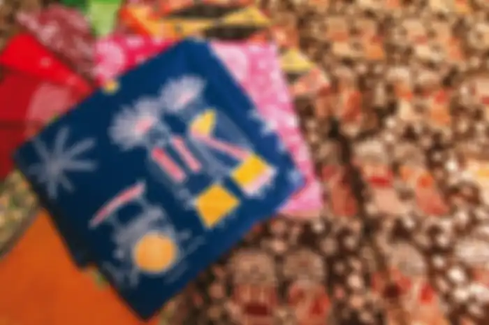 Motif batik seraci yang kaya akan ikon-ikon khas Betawi seperti Monas dan Si Pitung.