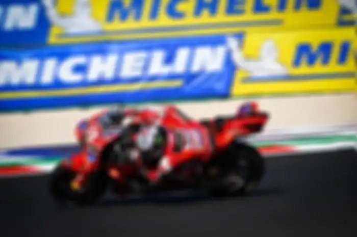Enea Bastianini (Ducati Lenovo) ngamuk di MotoGP Emilia Romagna 2024, Marc Marquez dapat keberuntungan.