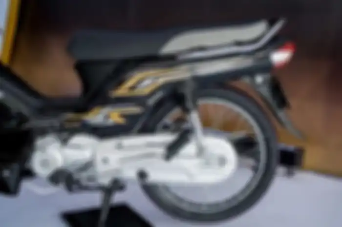 Mesin dan transmisi motor baru ini sama dengan Honda Dream 125 biasa.