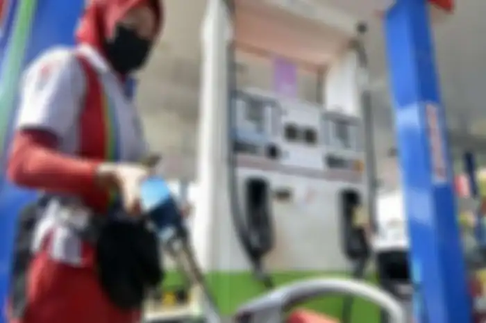 Ilustrasi motor isi BBM Pertamax di SPBU Pertamina.