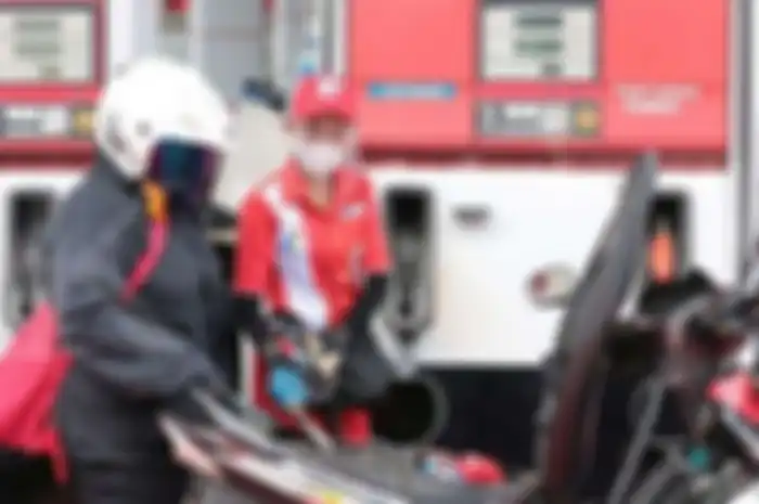 Pertamax turun harga dari Rp 12.950 jadi Rp 12.100 selisih cuma Rp 2 ribuan dibanding Pertalite.