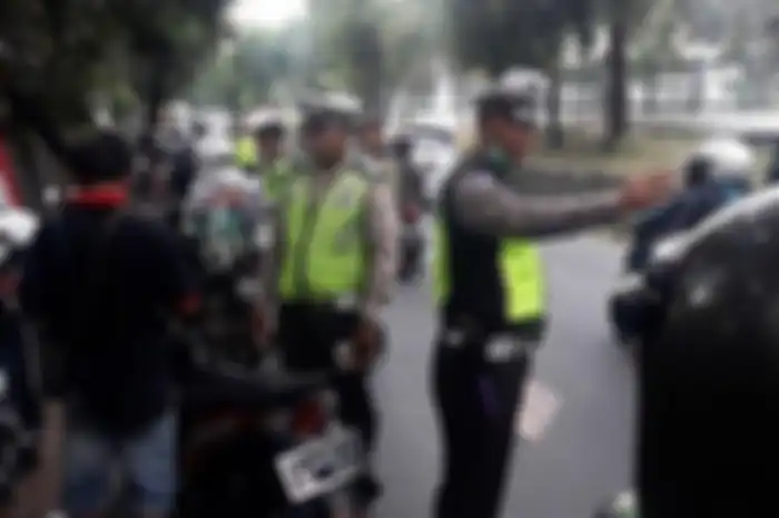 Razia besar-besaran Operasi Zebra digelar serempak di seluruh Indonesia mulai Senin besok (14/10/2024), helm tidak SNI tetap kena tilang polisi.