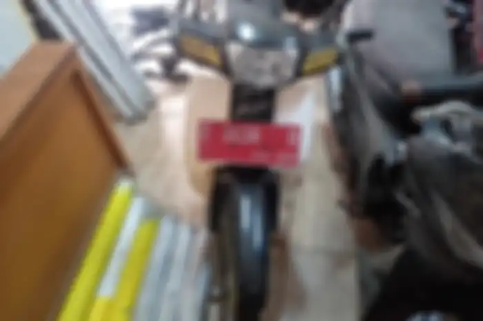 Lelang motor murah Honda Astrea Legenda 2 tahun 2003.