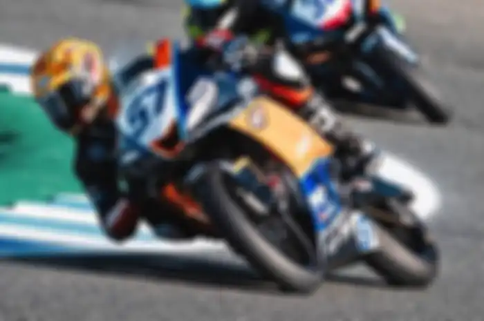 Aldi Satya Mahendra Juara Dunia WorldSSP300 2024 naik Yamaha R3