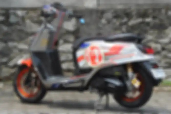 Modifikasi Honda Giorno + dengan grafis Arai Pedrosa Shogun 