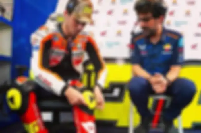 Joan Mir (kiri) belum meraih satu kalipun podium juara bersama tim Honda, sebut motornya bermasalah.