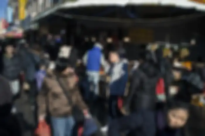 Gelombang migrasi orang-orang Cina sudah terjadi sejak berabad-abad lalu. Selain perang, kondisi ekomoni menjadi alasan kenapa orang Cina tersebar di mana-mana.