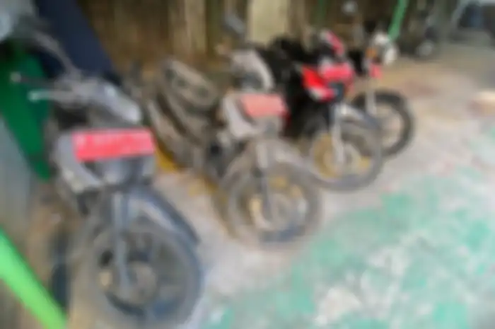 Satu unit motor murah Honda Mega Pro dan 3 Supra X 125 dilelang Rp 8,5 juta satu paket.