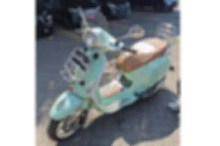 Vespa Picnic Limited Edition dilelang di Surabaya Vespa Picnic Limited Edition dilelang di Surabaya. 