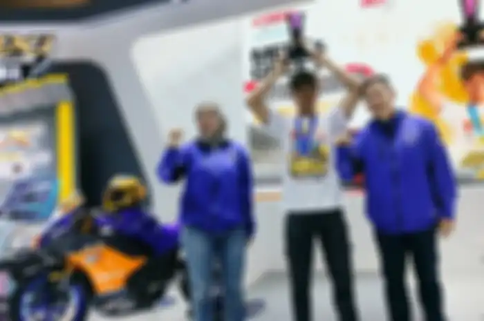 Aldi Satya bawa piala juara dunia WorldSSP 300