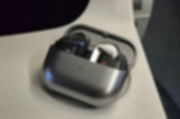 Samsung Galaxy Buds 3 Pro menawarkan kualitas sound stage yang sangat baik di kelasnya, walau tidak diimbangi dengan noise cancellation yang mampu bersaing