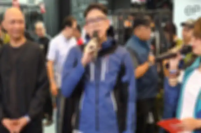 Jaket Respiro Threnox meluncur di IMOS 2024, pengguna turing full senyum.